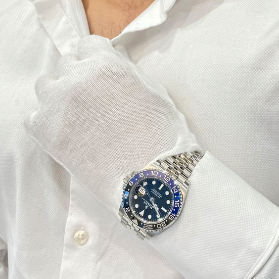 Rolex Batman vs Batgirl: The Epic Clash of Superheroes!