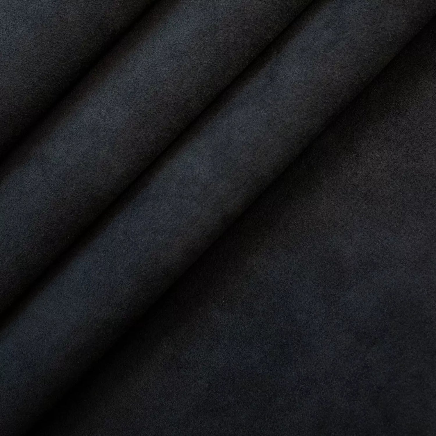 Leather vs Alcantara: Interior Choices for Watch Winders