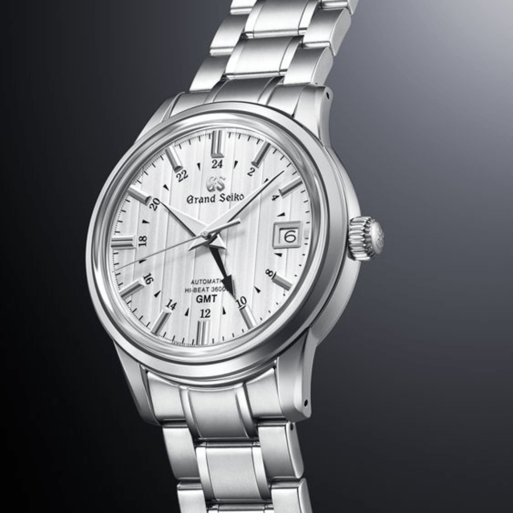 How to Wind Your Watch for Longevity (2023 Guide)