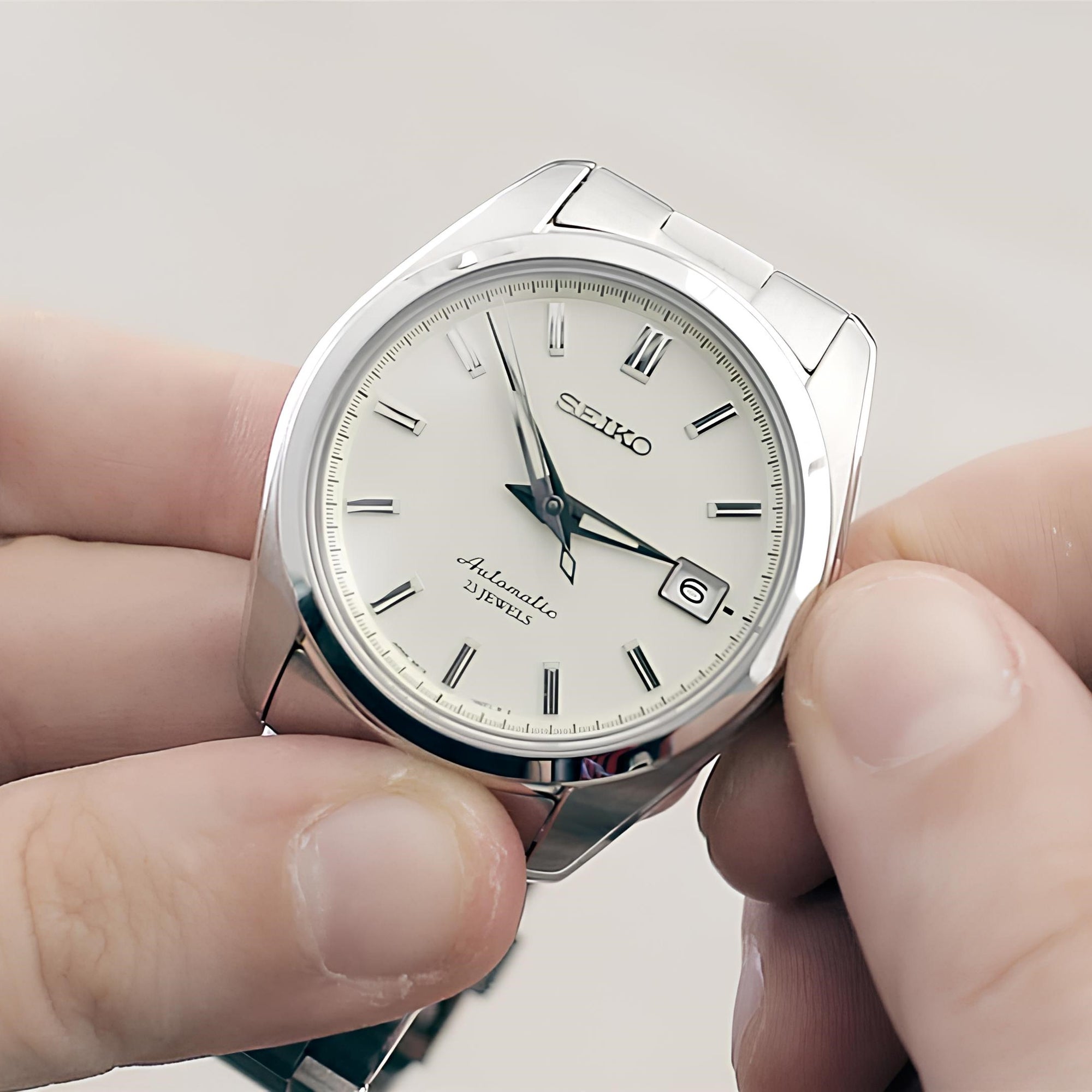 how to maintain automatic watch